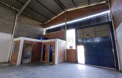 Imagem 6: Pavilhão na lateral de BR-116