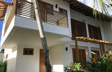 Imagem: A casa possui 3 Dormitórios, 3 Banheiros, 2 Vagas na garagem