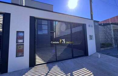 Imagem: A casa possui 3 Dormitórios, 3 Banheiros, 2 Vagas na garagem