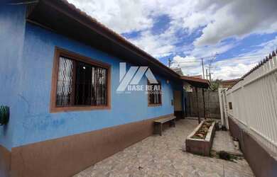 Imagem: A casa possui 2 Dormitórios, 2 Banheiros, 2 Vagas na garagem
