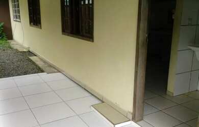 Imagem: A casa possui 2 Dormitórios, 1 Banheiro e está localizado