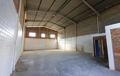 Imagem 4: Pavilhão na lateral de BR-116