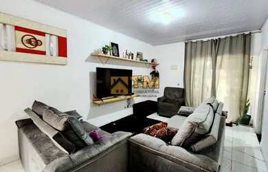 Imagem: A casa possui 4 Dormitórios, 2 Banheiros, 2 Vagas na garagem