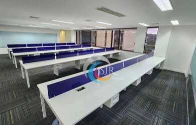 Imagem: O depósito para alugar possui 5 Vagas na garagem e 490m² de