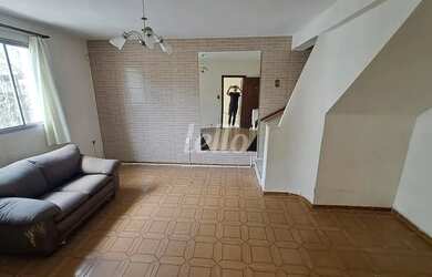 Imagem: A casa possui 2 Dormitórios, 1 Banheiro, 1 Vaga na garagem