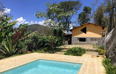 Imagem: A casa possui 3 Dormitórios, 4 Banheiros e 200m² de Área