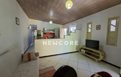 Imagem: A casa possui 2 Dormitórios, 2 Banheiros, 2 Vagas na garagem