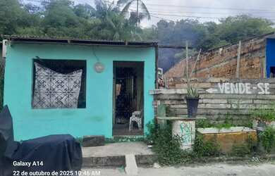 Imagem: A casa possui 2 Dormitórios, 1 Banheiro, 1 Vaga na garagem