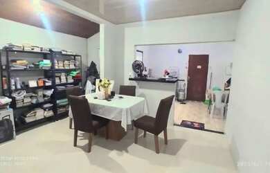 Imagem: A casa possui 2 Dormitórios, 3 Banheiros, 2 Vagas na garagem