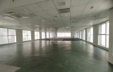 Imagem: O depósito possui 5 Vagas na garagem, 469m² de Área e está