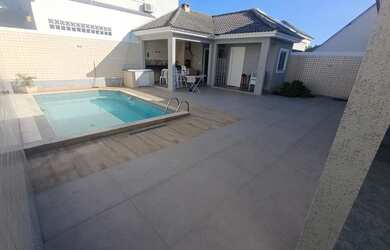 Imagem: A casa em condomínio possui 3 Dormitórios, 4 Banheiros, 3