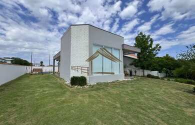 Imagem 2: Oportunidade no Ninho Verde 1, linda casa em frente ao asfalto com piscina