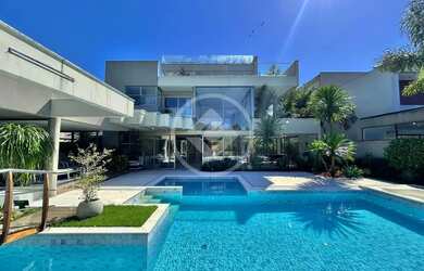 Imagem: A casa possui 5 Dormitórios, 5 Banheiros, 5 Vagas na garagem