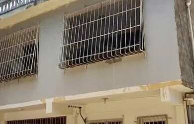 Imagem: A casa possui 3 Dormitórios, 2 Banheiros, 1 Vaga na garagem