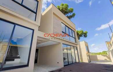 Imagem: A casa possui 3 Dormitórios, 2 Banheiros, 1 Vaga na garagem