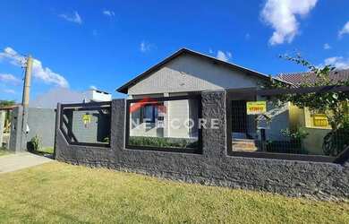 Imagem: A casa possui 3 Dormitórios, 3 Banheiros, 1 Vaga na garagem