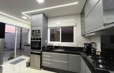 Imagem: A casa em condomínio possui 3 Dormitórios, 3 Banheiros, 4