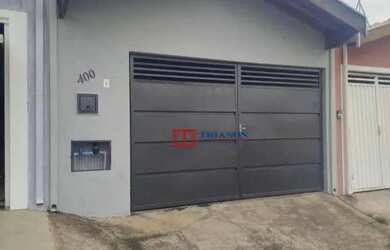 Imagem: A casa possui 2 Dormitórios, 1 Banheiro, 2 Vagas na garagem