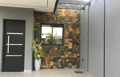 Imagem: A casa em condomínio possui 3 Dormitórios, 2 Banheiros e 100m²