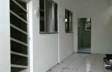 Imagem: A casa possui 2 Dormitórios, 1 Vaga na garagem e está localizado