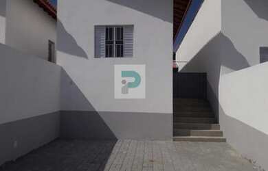 Imagem: A casa e possui 2 Dormitórios, Suítes, 1 Banheiro, 1 Vaga