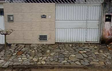 Imagem: A casa possui 2 Dormitórios, 2 Banheiros, 1 Vaga na garagem