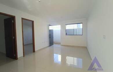 Imagem: A casa possui 2 Dormitórios, 1 Banheiro, 2 Vagas na garagem