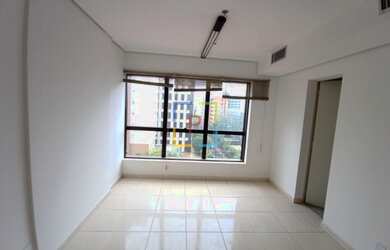 Imagem: O depósito possui 1 Vaga na garagem, 30m² de Área e está