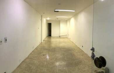 Imagem: O depósito possui 1 Vaga na garagem e 29m² de Área e está