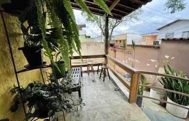 Imagem: A casa possui 3 Dormitórios, 1 Banheiro, 5 Vagas na garagem