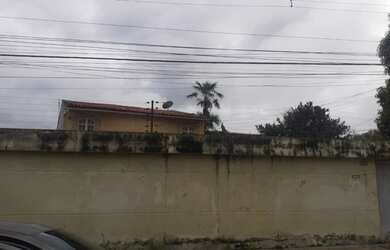 Imagem: A casa possui 4 Dormitórios, 3 Banheiros, 200m² de Área e