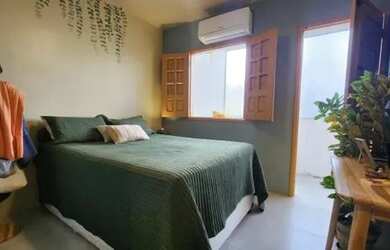 Imagem: A casa possui 1 Dormitório, 1 Banheiro, 1 Vaga na garagem