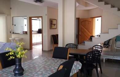 Imagem: A casa possui 3 Dormitórios, 4 Banheiros, 4 Vagas na garagem