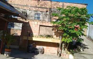 Imagem: A casa possui 3 Dormitórios, 1 Banheiro, 1 Vaga na garagem