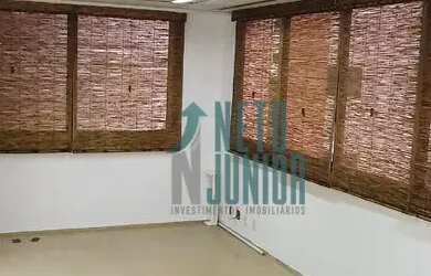 Imagem: O depósito possui 1 Vaga na garagem, 30m² de Área e está