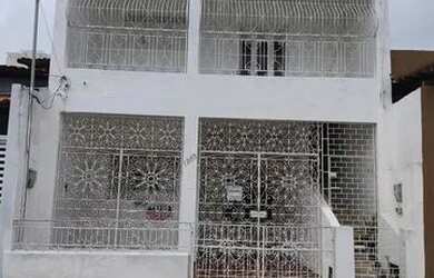 Imagem: A casa possui 4 Dormitórios, 2 Banheiros, 1 Vaga na garagem