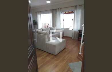 Imagem: A casa possui 3 Dormitórios, 3 Banheiros, 2 Vagas na garagem