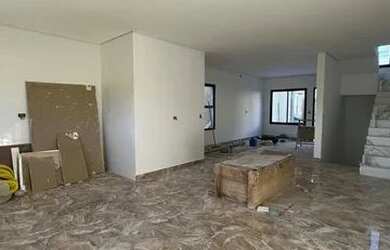 Imagem: A casa possui 3 Dormitórios, 3 Banheiros, 2 Vagas na garagem