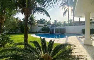 Imagem: A casa possui 5 Dormitórios, 5 Banheiros, 5 Vagas na garagem