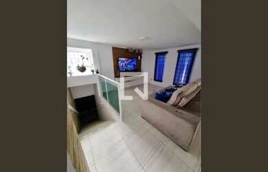 Imagem: A casa possui 4 Dormitórios, 2 Banheiros, 2 Vagas na garagem