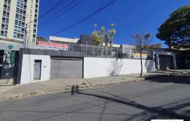 Imagem: A casa possui 4 Dormitórios, 5 Banheiros, 500m² de Área e