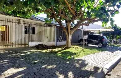 Imagem: A casa possui 2 Dormitórios, 1 Banheiro, 1 Vaga na garagem