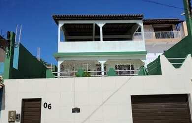 Imagem: A casa possui 3 Dormitórios, 3 Banheiros, 1 Vaga na garagem