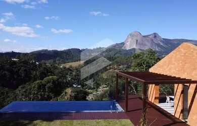 Imagem: A casa em condomínio para alugar possui 4 Dormitórios, 5 Banheiros