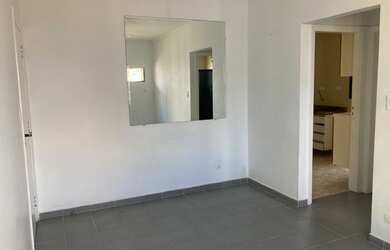 Imagem: O apartamento possui 1 Dormitório, 2 Banheiros, 1 Vaga na garagem