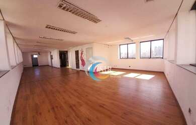 Imagem: O depósito possui 5 Vagas na garagem, 1.500m² de Área e