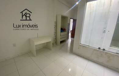 Imagem: A casa possui 3 Dormitórios, 2 Banheiros, 1 Vaga na garagem