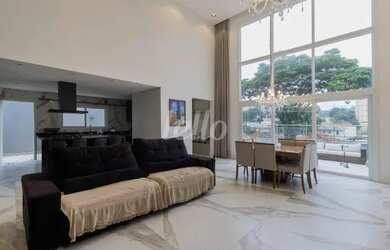 Imagem: A casa possui 4 Dormitórios, 3 Banheiros, 4 Vagas na garagem