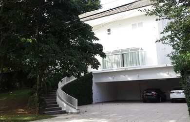 Imagem: A casa em condomínio possui 5 Dormitórios, 5 Banheiros, 5