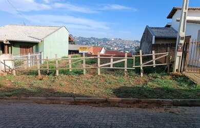 Imagem: O terreno possui 300m² de Área, Imóvel novo e está localizado